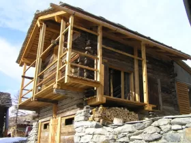 Exemple de transformation de grange-écurie en chalet